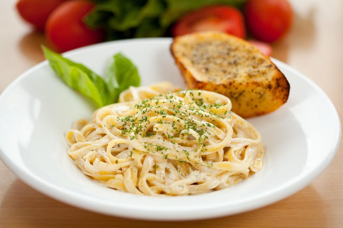 Read more about the article Creamy Alfredo Pasta Recipe | How to Make Authentic Alfredo Sauce