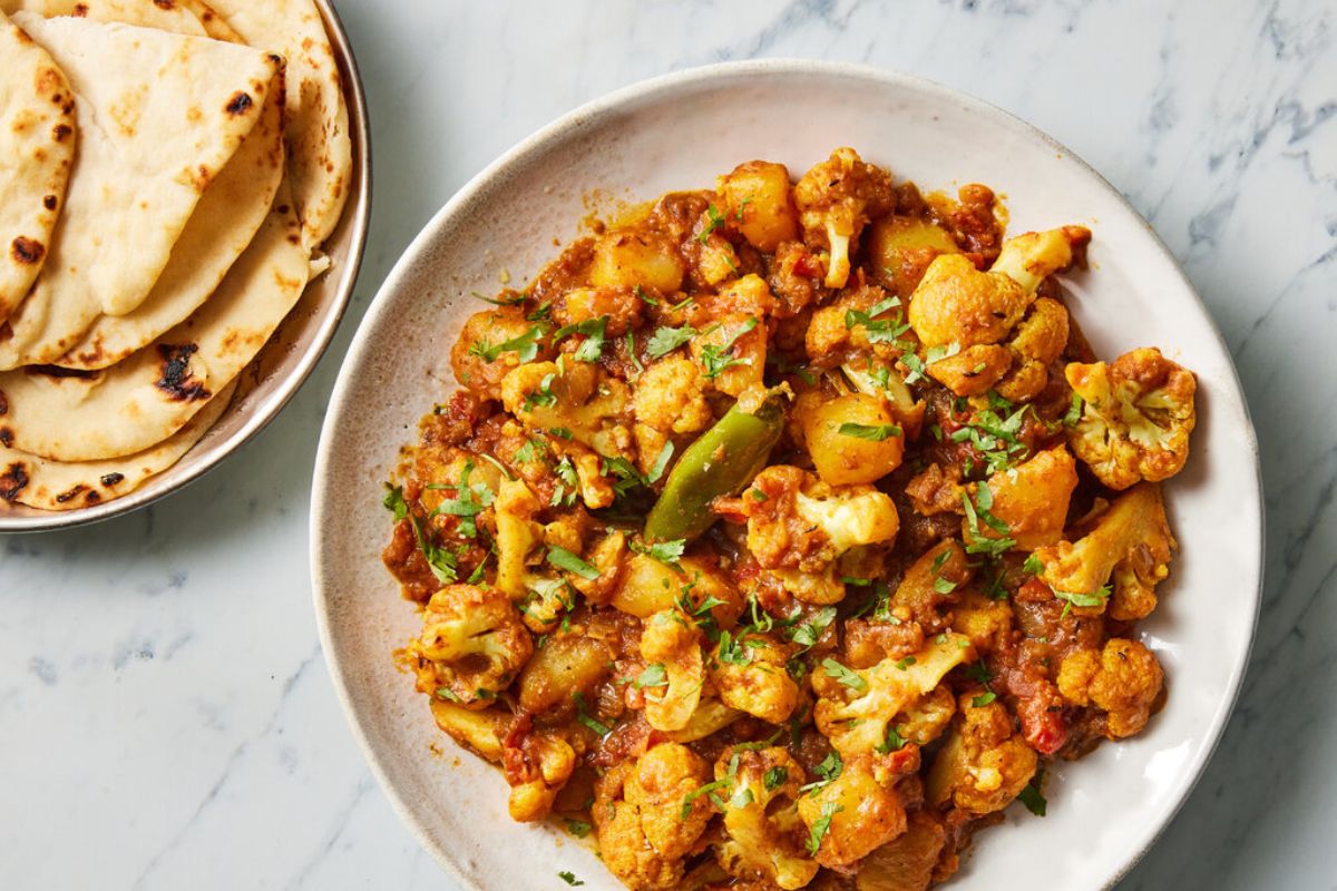 You are currently viewing Aloo Gobi Recipe | Traditional Indian Dry Aloo Gobi Sabzi
