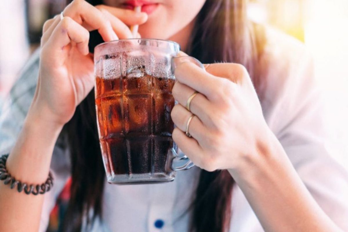 You are currently viewing Can You Drink Soda with Braces? What You Need to Know