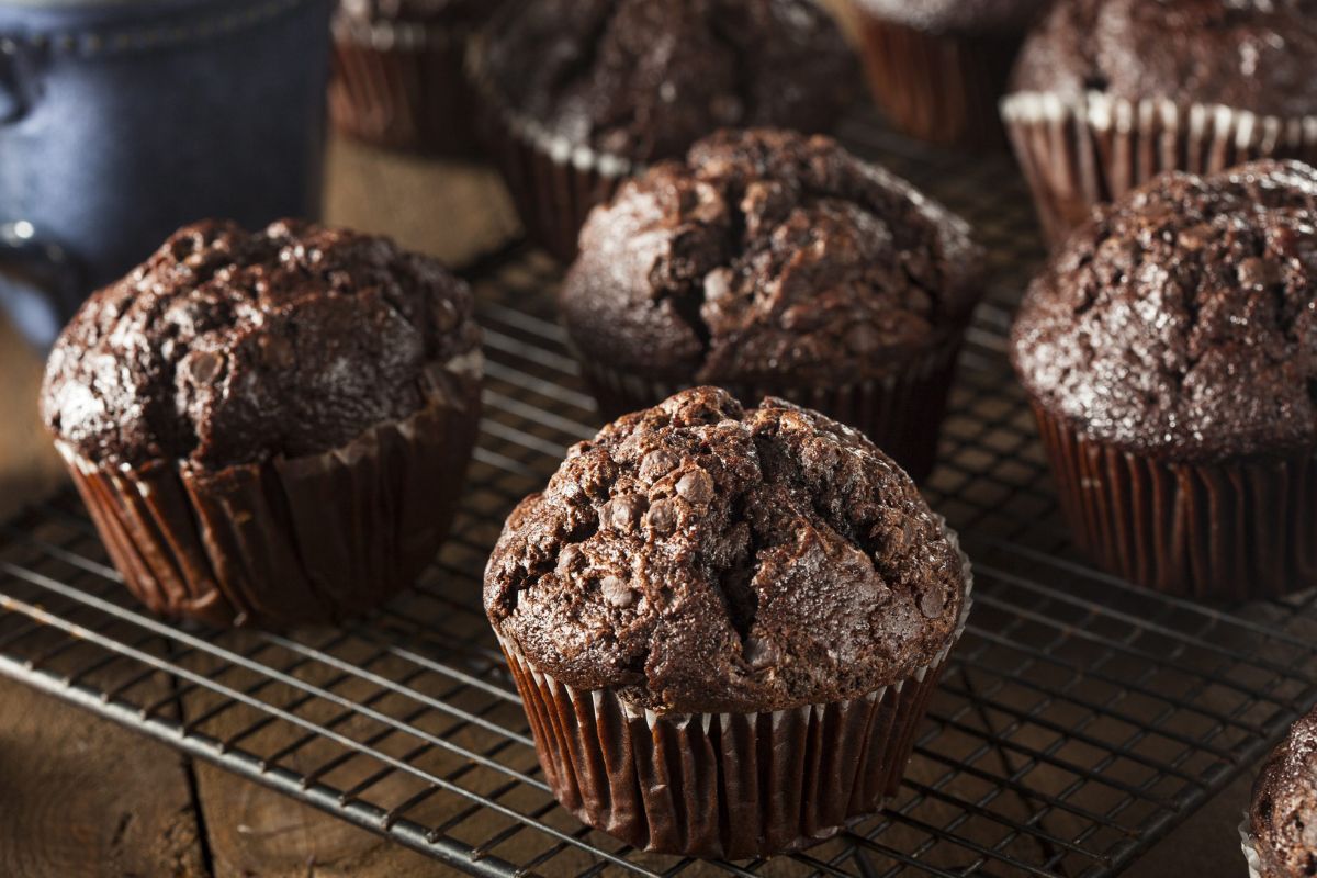 Read more about the article 🧁 Chocolate Muffins Recipe | Easy Bakery-Style Chocolate Muffins at Home