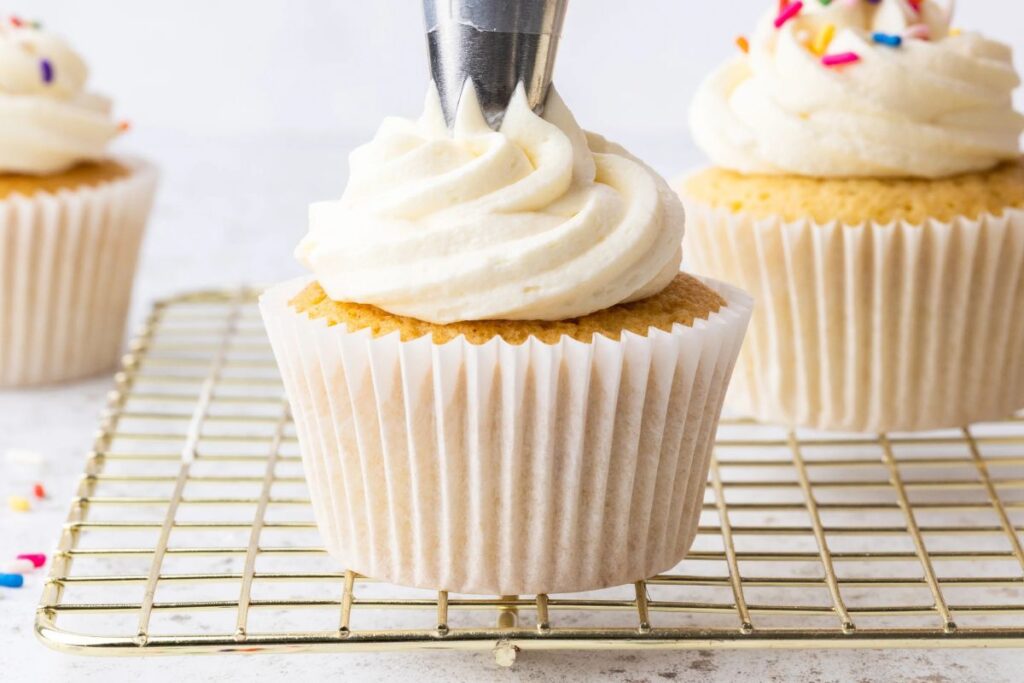 How to Make Vanilla Cupcakes at Home
