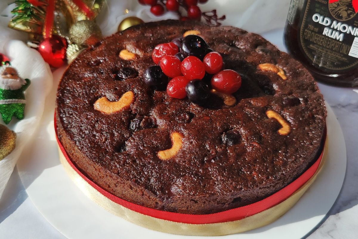 You are currently viewing Rum Plum Cake Recipe: A Festive Delight