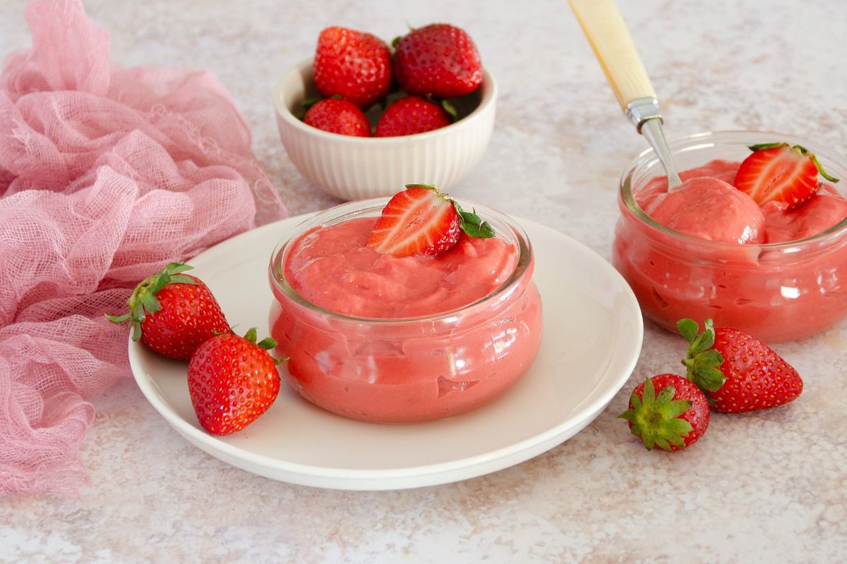 You are currently viewing Strawberry Custard Recipe: A Deliciously Creamy and Refreshing Dessert