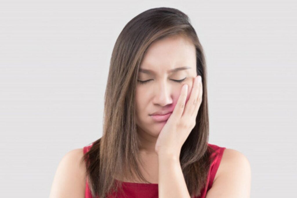 Why Avoid Carbonated Drinks After Tooth Extraction?